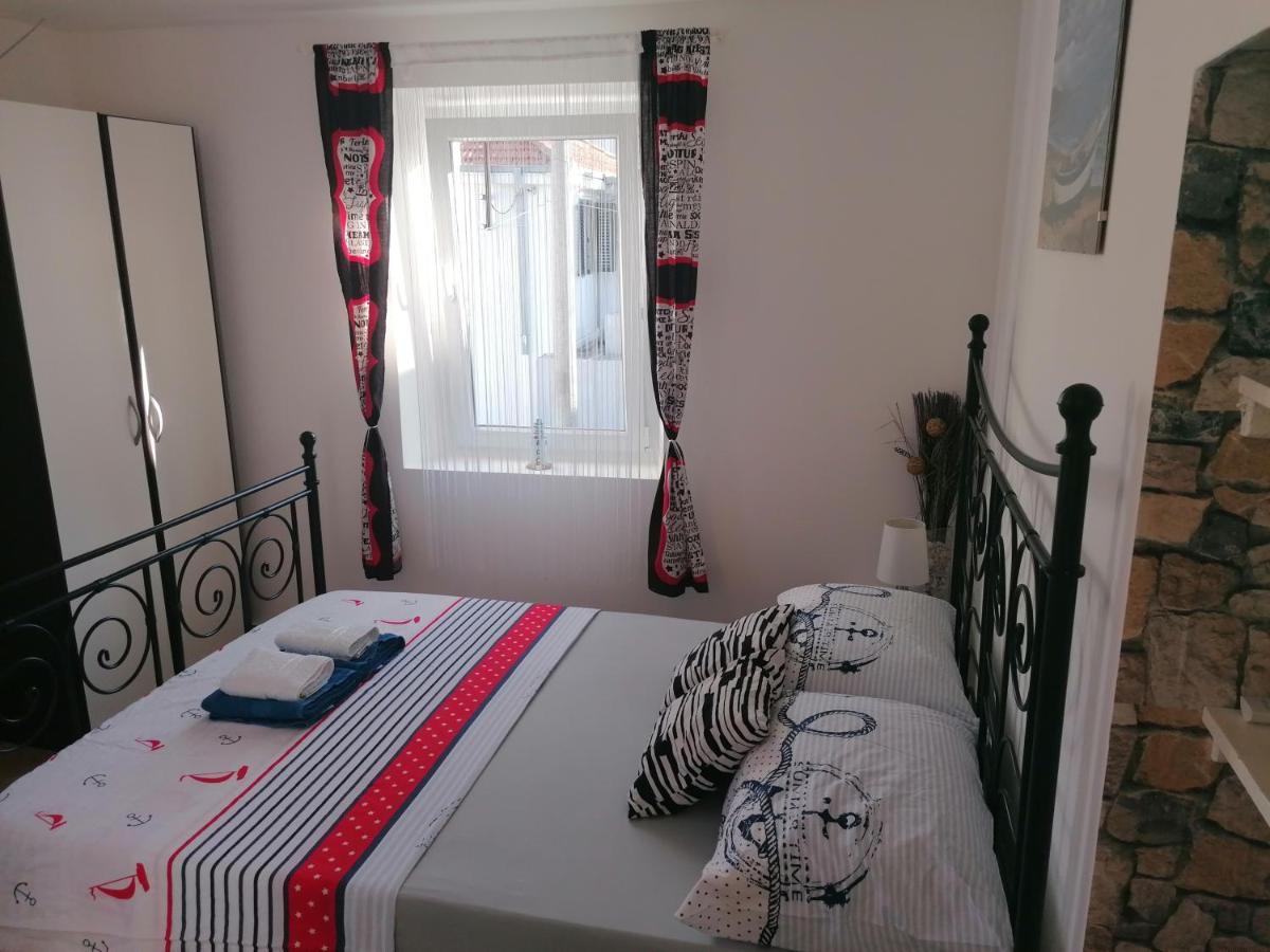 Apartamento Stone House Slatine Exterior foto