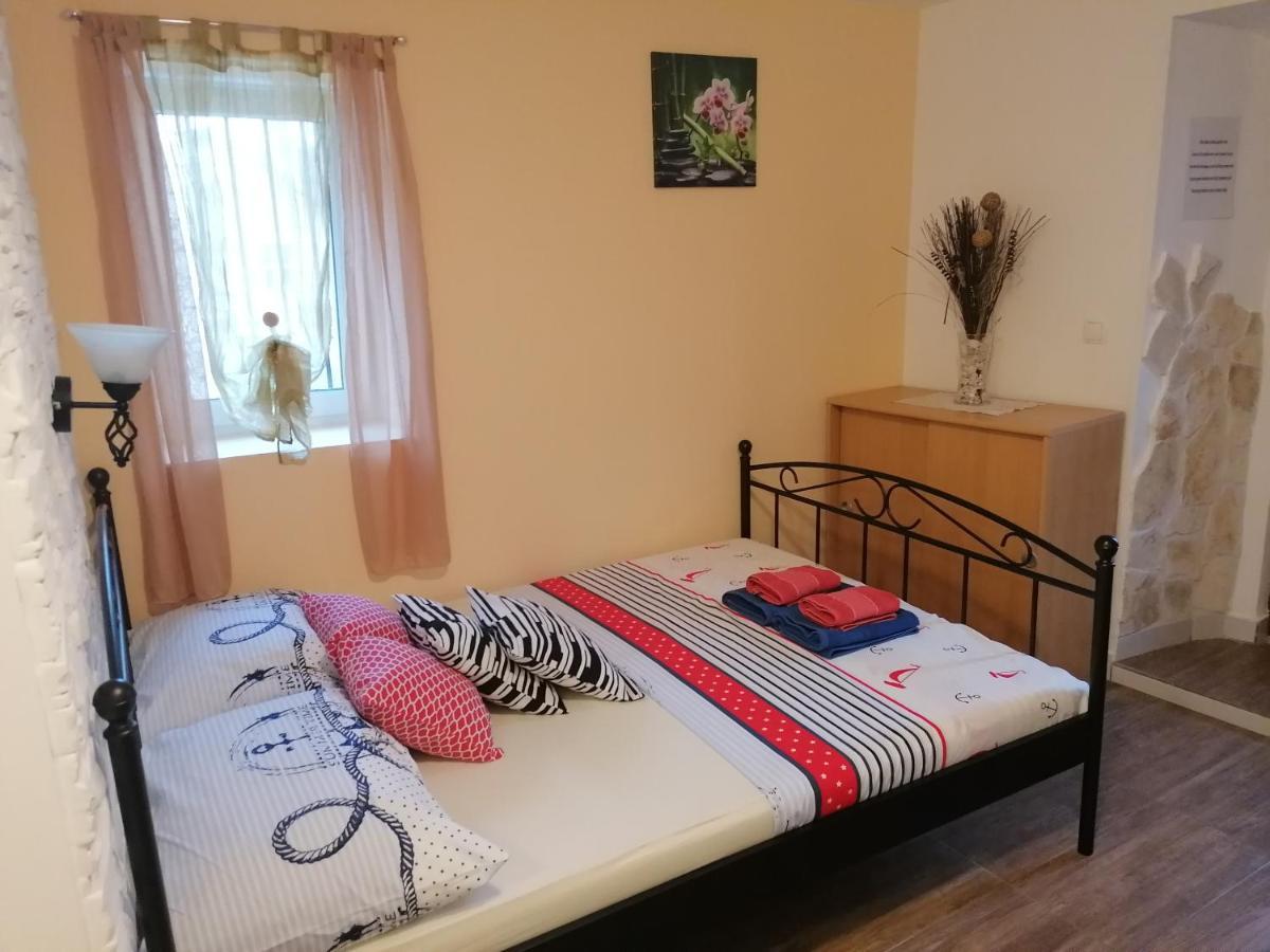 Apartamento Stone House Slatine Exterior foto