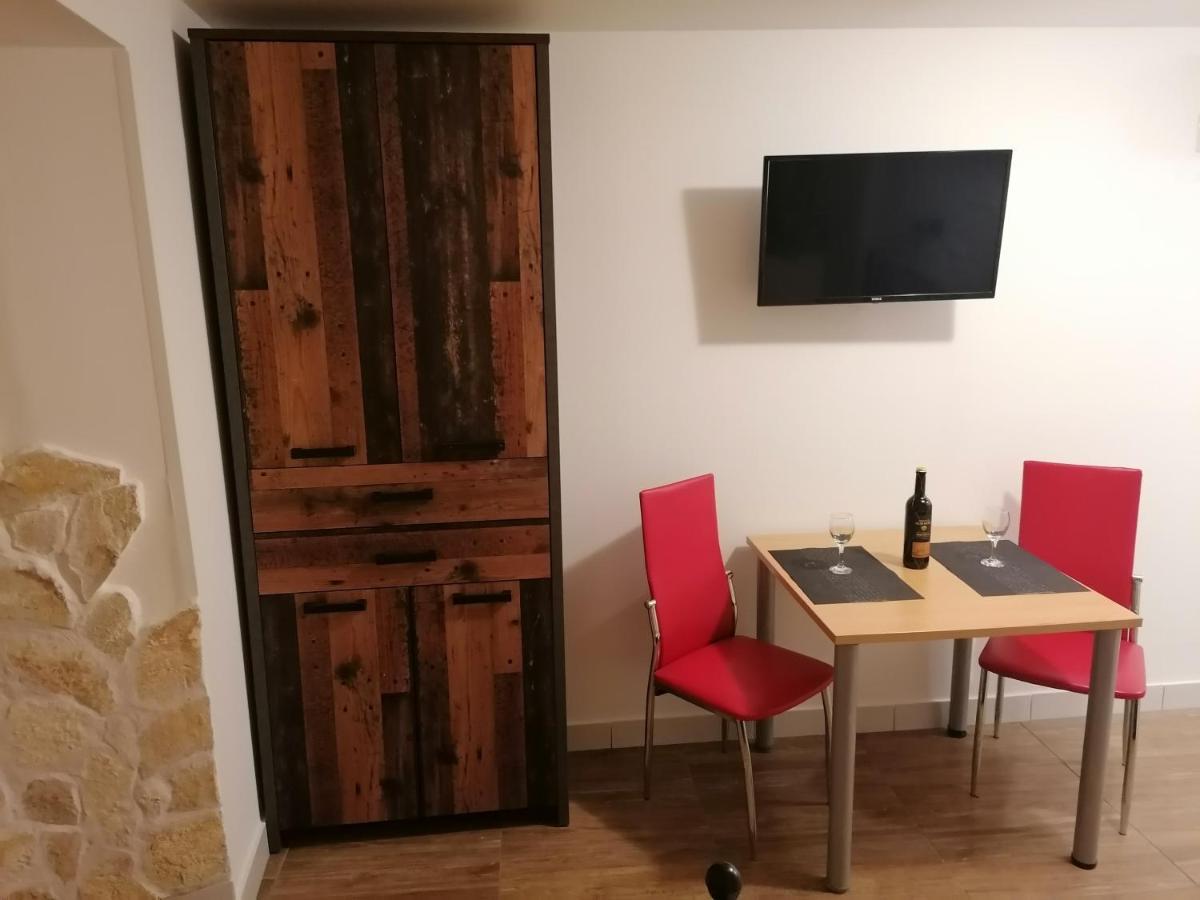 Apartamento Stone House Slatine Exterior foto