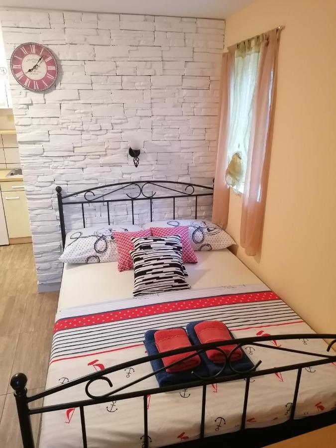 Apartamento Stone House Slatine Exterior foto