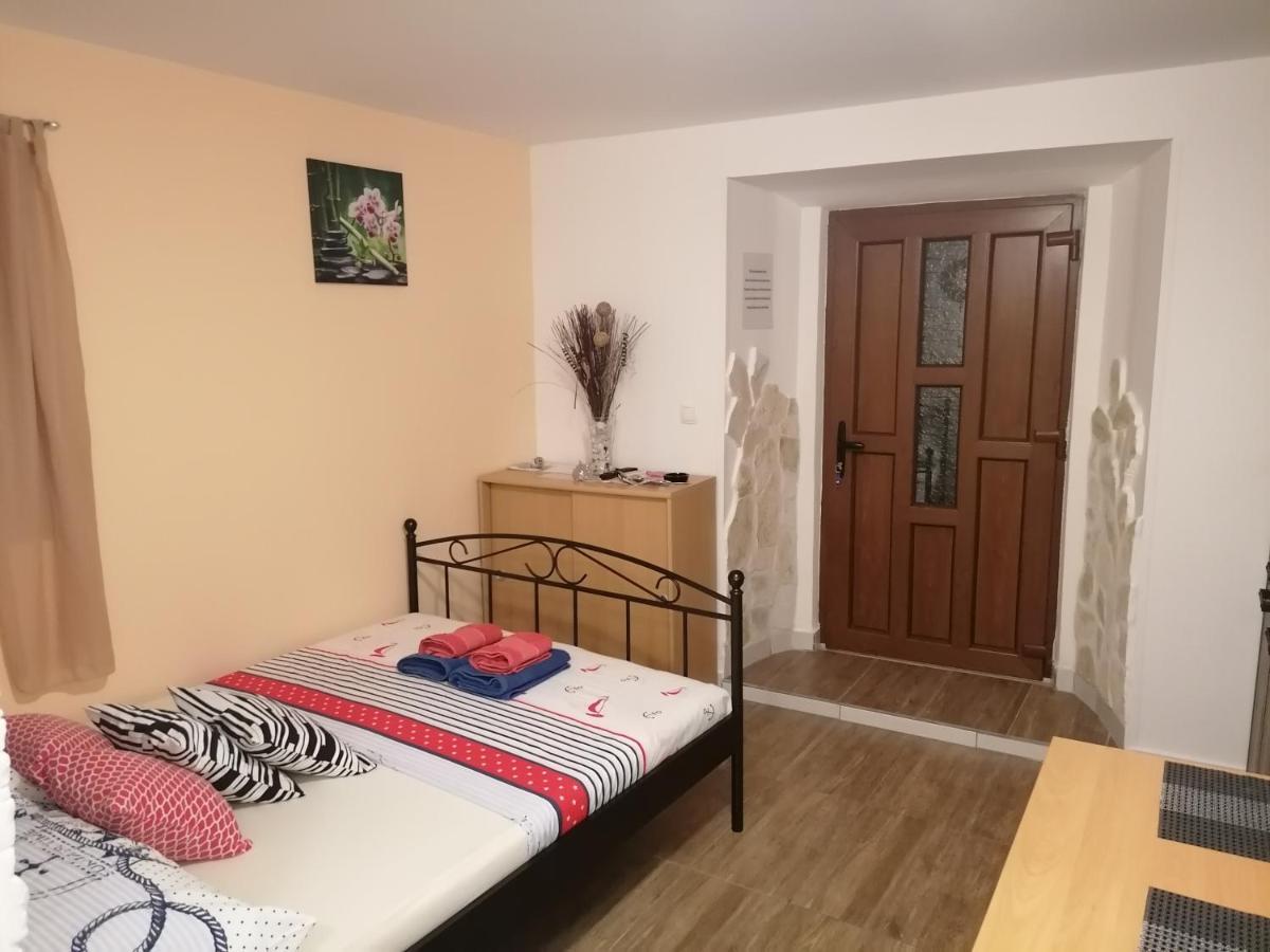 Apartamento Stone House Slatine Exterior foto